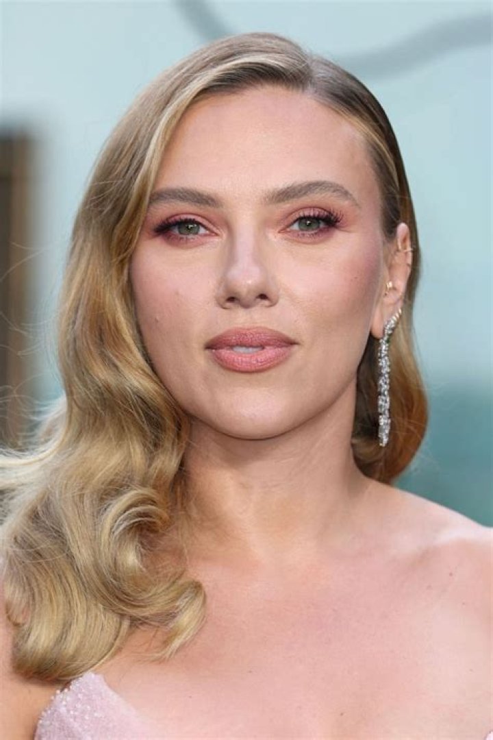 Alanis Morissette to write tell-all, Scarlett Johansson is pissed
