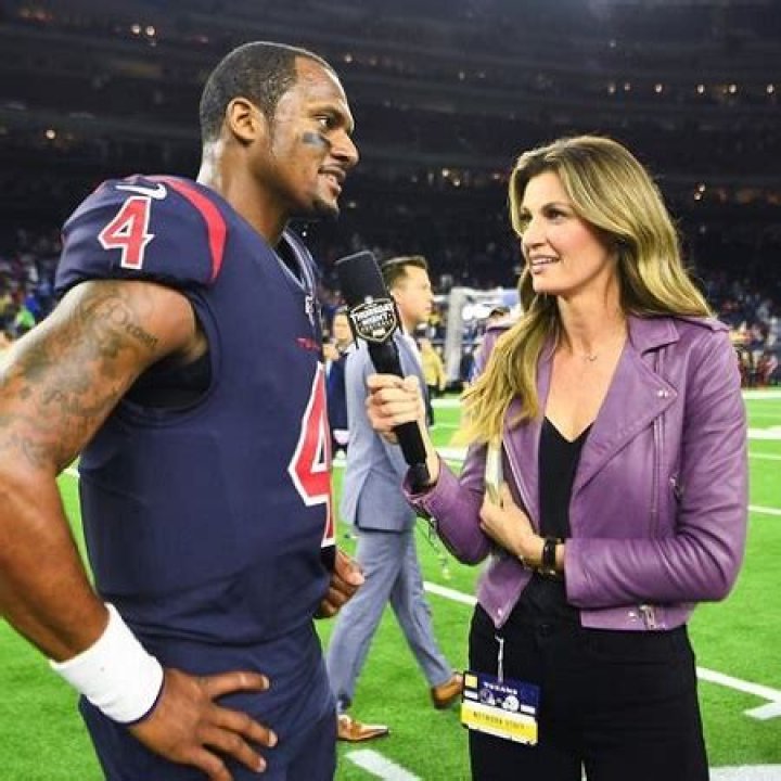 American Journalist Erin Andrews wants to have a Child after recovering from Illness! Know her Married Life