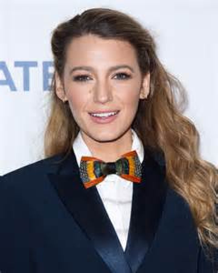 Blake Lively stopped dyeing her hair completely while pregnant: no big deal?