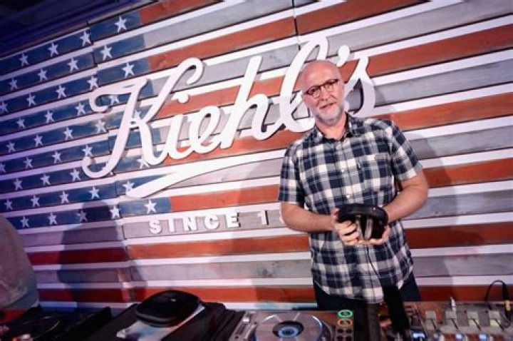 Bob Mould Net Worth - Wiki, Age, Weight and Height, Relationships, Family, and More