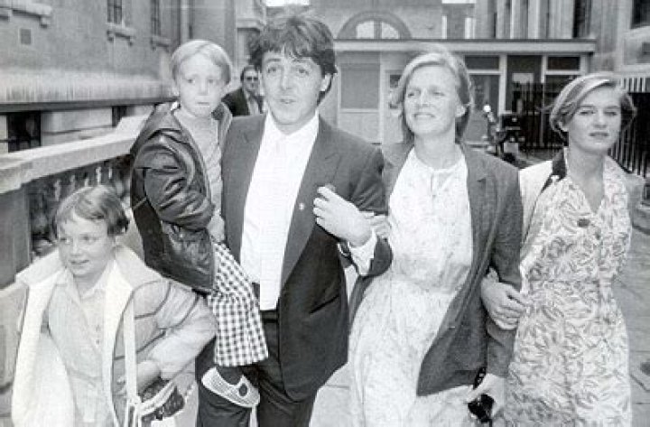 British-American Celebrity Child And Potter, Heather McCartnery Is Living Her Single Life.