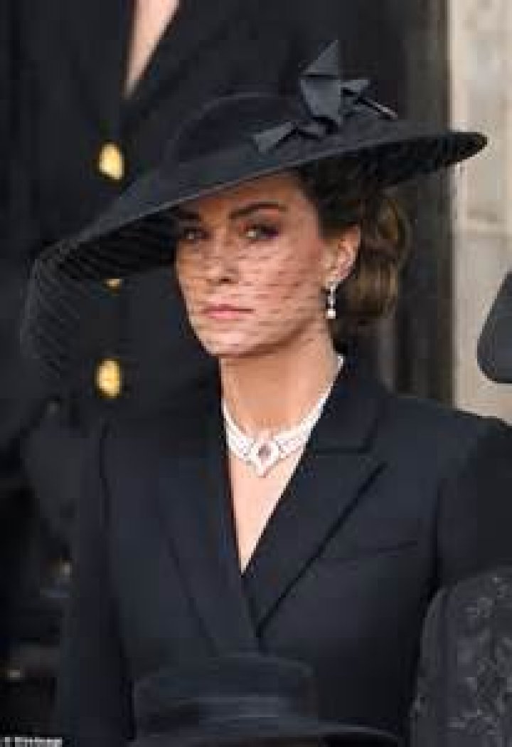 Carine Roitfeld: Princess Kate should wear more black & more ‘black eyeliner’
