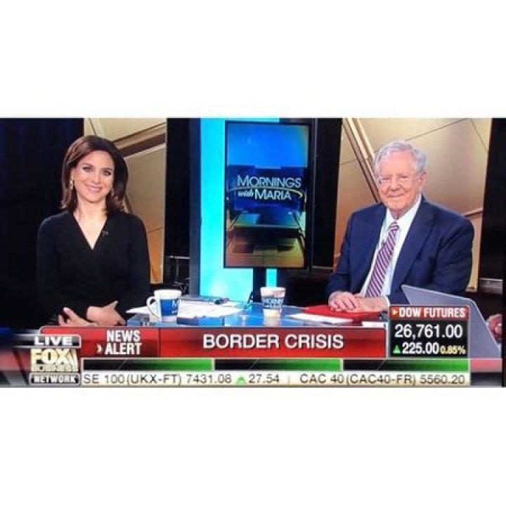 CNBC reporter, Jackie Deangel is enjoying her Single Life fullest