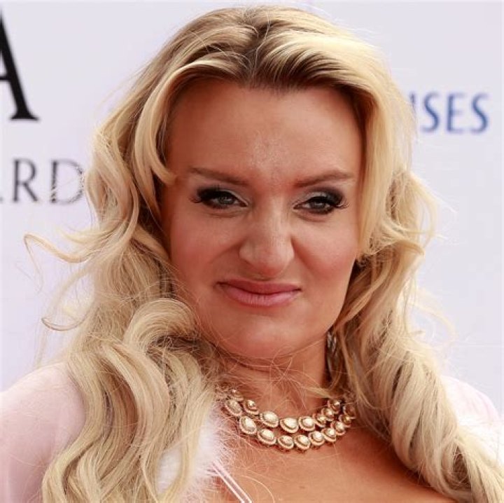 Daisy May Cooper Height - CelebsHeight.org