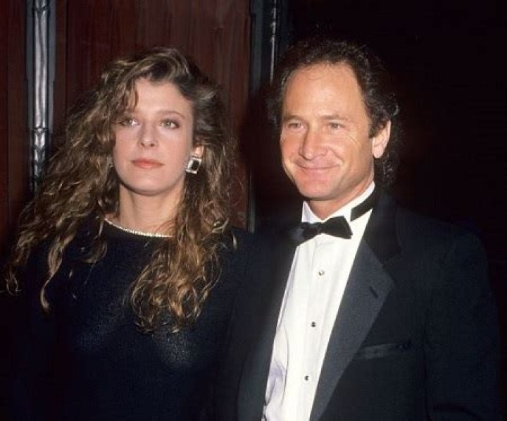 Does a Friends actress Alison LaPlaca share children with her husband Philip Charles MacKenzie?
