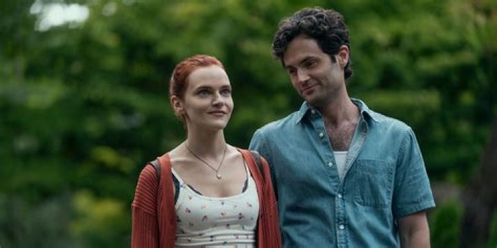 Does Love get pregnant in You season 3?