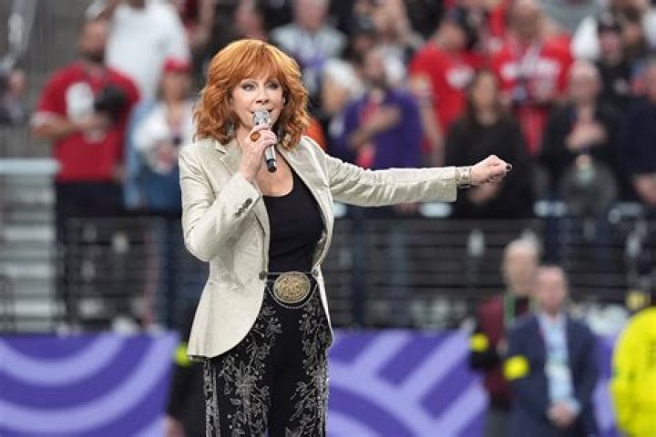 Famous Country Stars Pray in Support of Reba McEntire