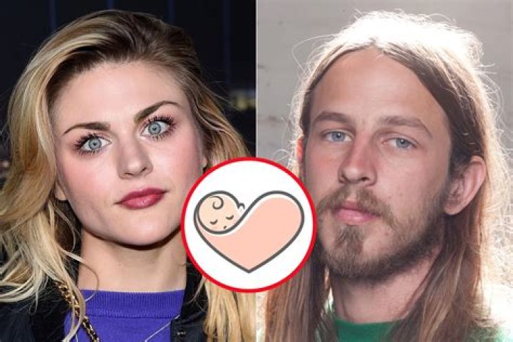 Frances Bean Cobain calls Kendall Jenner ‘a f—ing idiot’ & ‘self involved’