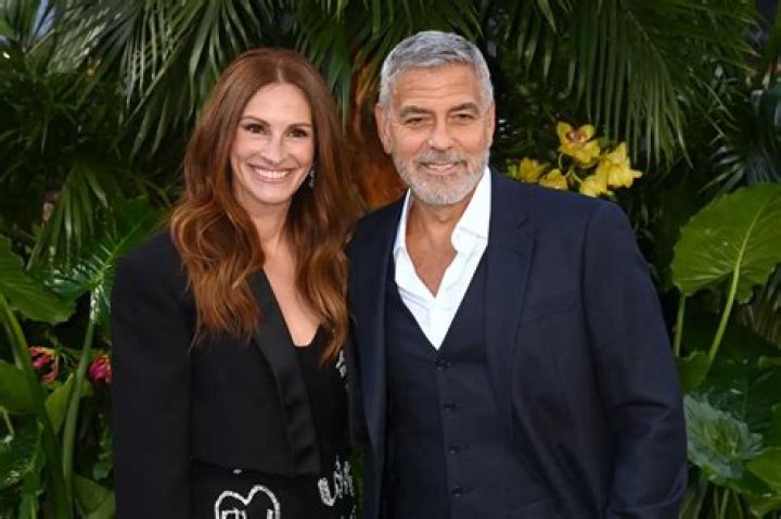George Clooney & Julia Roberts explain why they never dated, not even in the ’90s