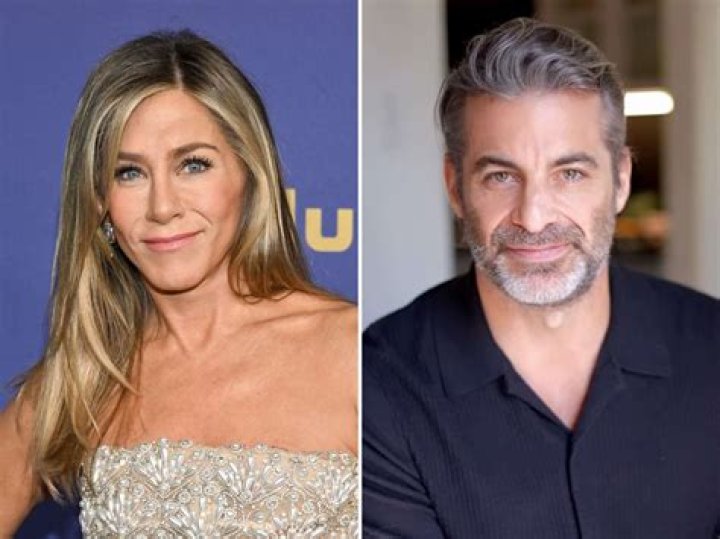 Is Jennifer Aniston ignoring Courteney Cox now that Jen has a boyfriend?