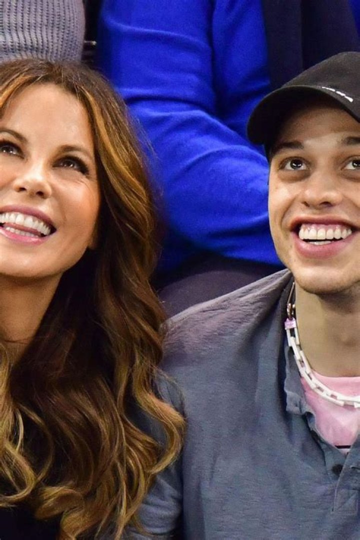 Kate Beckinsale & Pete Davidson made out at a Rangers game in NY