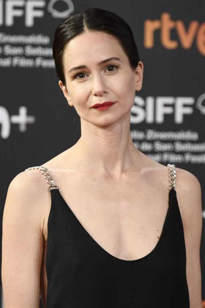 Katherine Waterston Net Worth - Wiki, Age, Weight and Height, Relationships, Family, and More