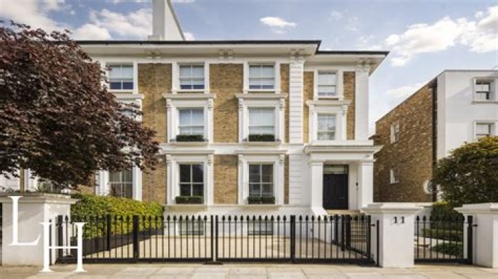 Last year, Sarah Ferguson bought her £4.25 million London home upfront??