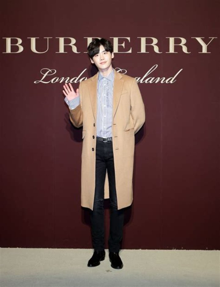 Lee Jong-Suk Net Worth - Wiki, Age, Weight and Height, Relationships, Family, and More