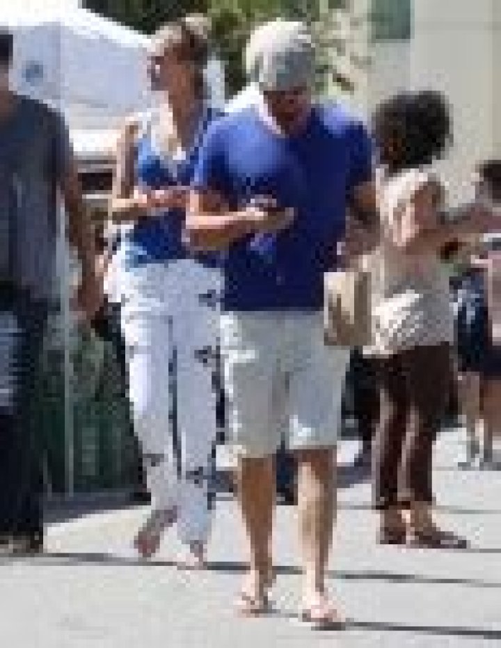 Leo DiCaprio & Toni Garrn have moved in together in NYC: take that, Clooney!
