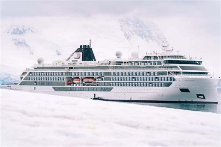 Luxury Cruises to Greenland & Icelend