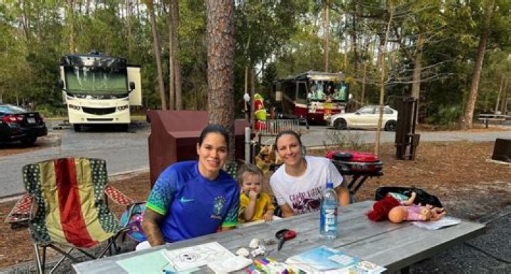 Meet Amanda Nunes Sister Vanessa Nunes, Age Gap And Parents