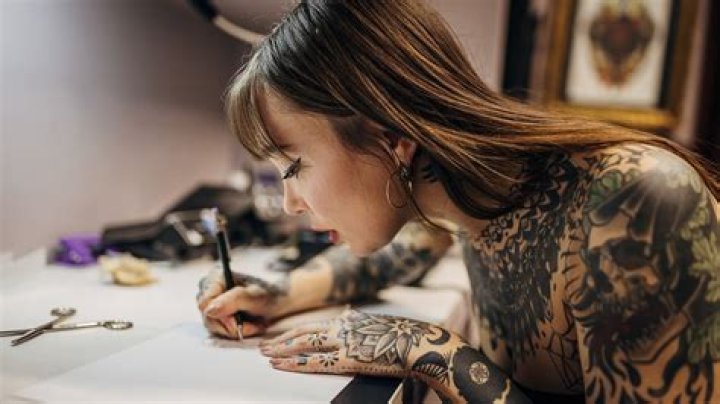 Monami Frost is a UK-based tattoo model, YouTuber, and entrepreneur whose husband is a tattoo artist.