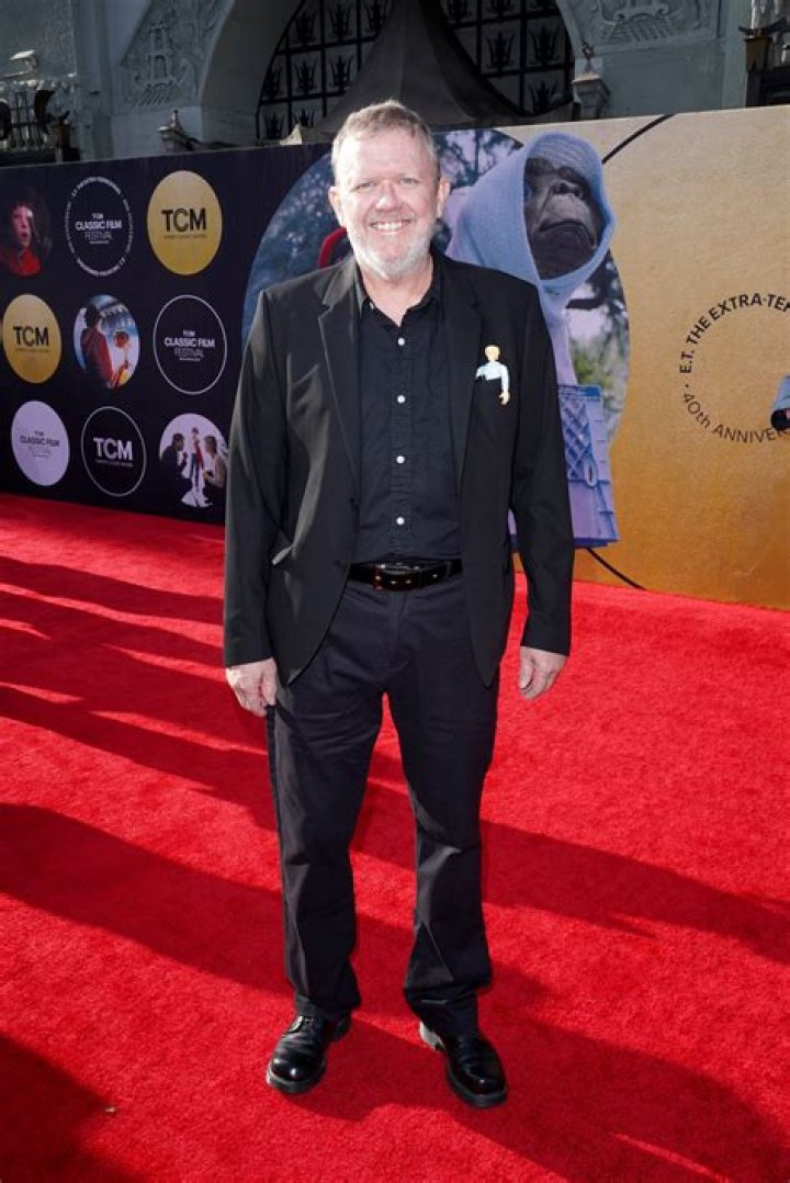 Robert MacNaughton Net Worth - Wiki, Age, Weight and Height, Relationships, Family, and More
