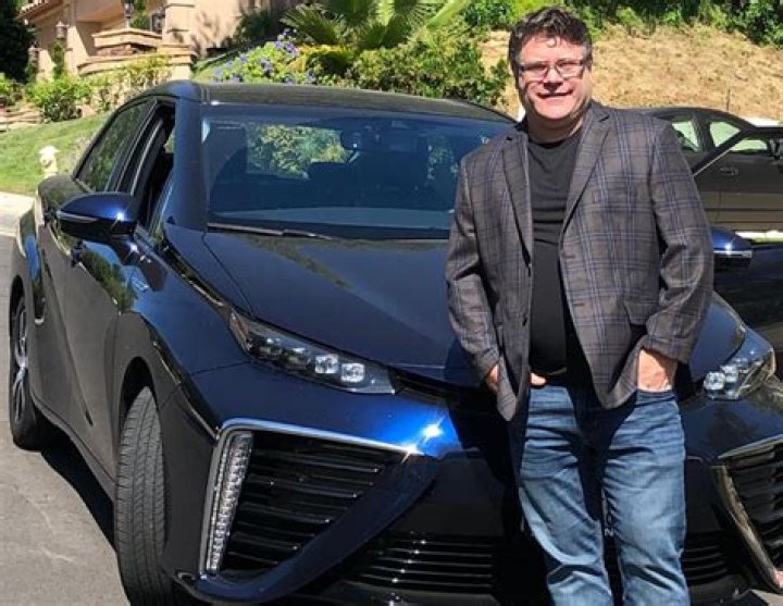 Sean Astin Weight Gain Reason: Illness And Health 2023