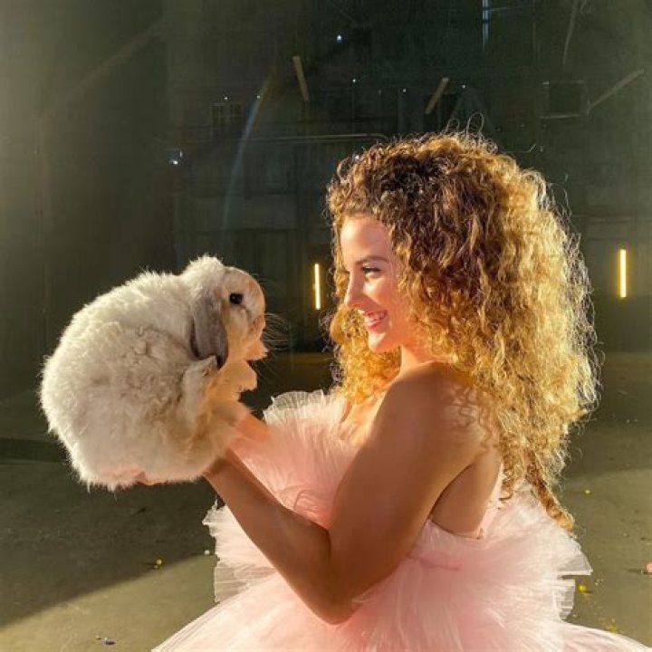 Sofie Dossi Pets - Celebrity Pets