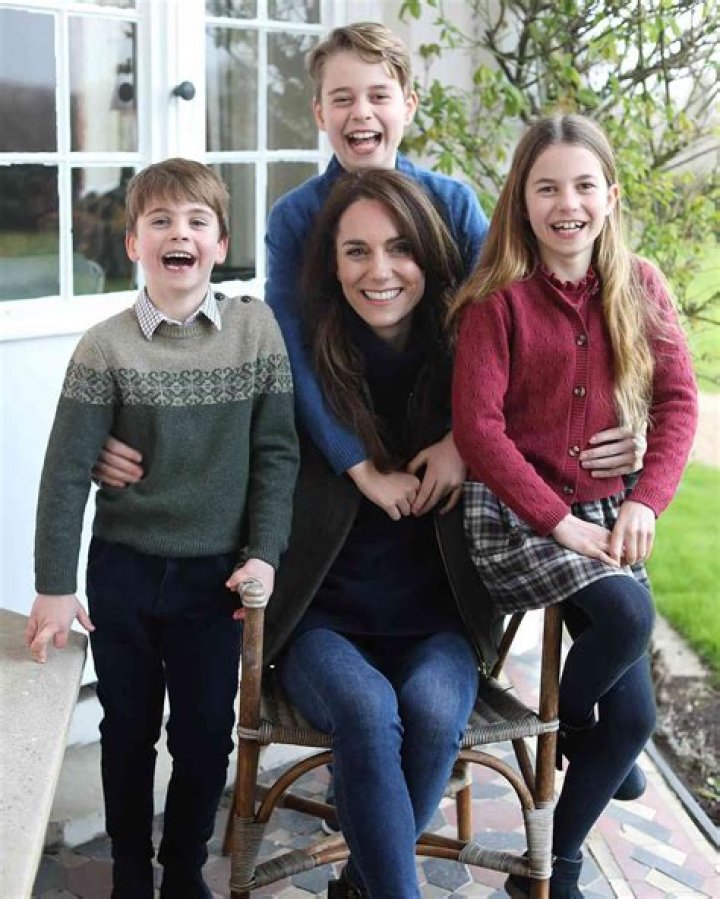 The DM: Duchess Kate’s friend claims Kate didn’t stalk William for years