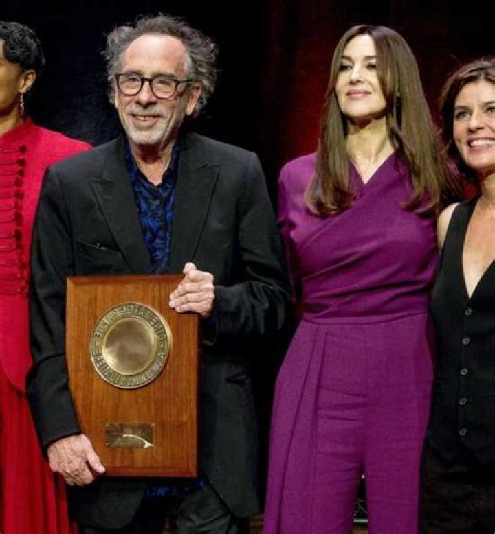 Tim Burton & Monica Bellucci are dating, they walked arm-in-arm in Madrid