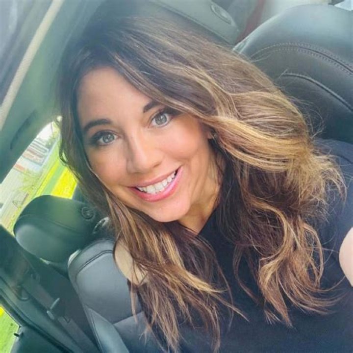 Who is the Famous American Actress, Heather McComb Dating? Know Her Relationship Status and Her Net Worth