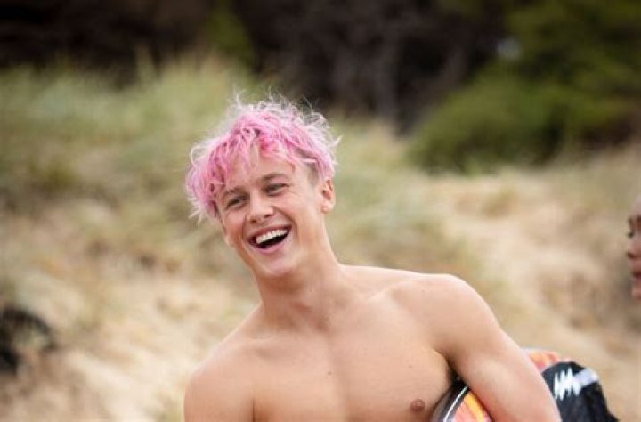 Who plays Baxter in Surviving Summer? (Josh Macqueen age, height, Instagram, and more)