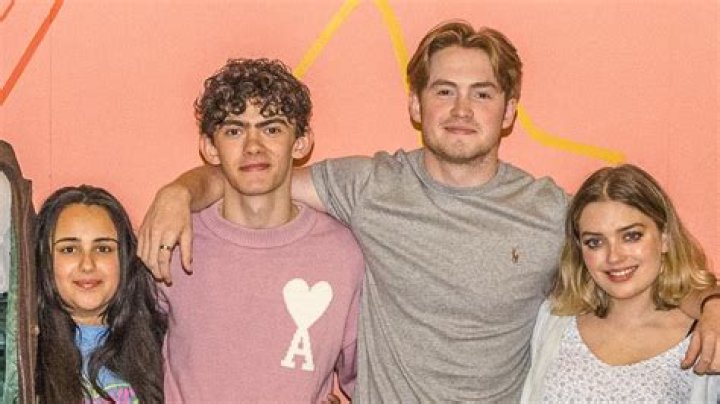 Who plays Mr. Farouk in Heartstopper? (Nima Taleghani age and more!)